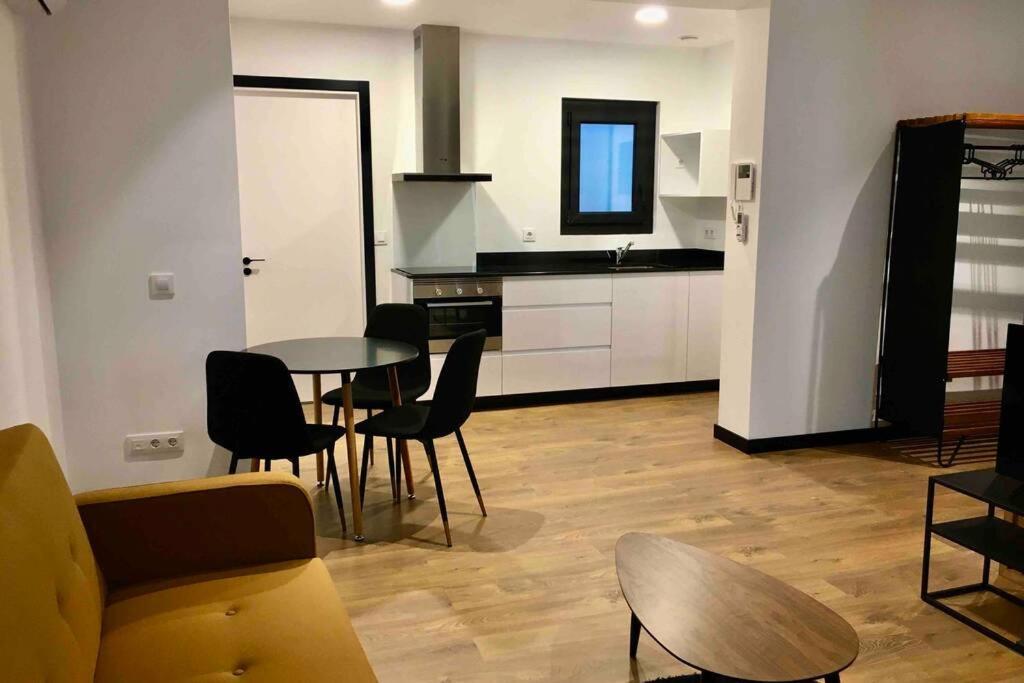 Loft De Diseno Con Balcon Leilighet Figueres  Eksteriør bilde